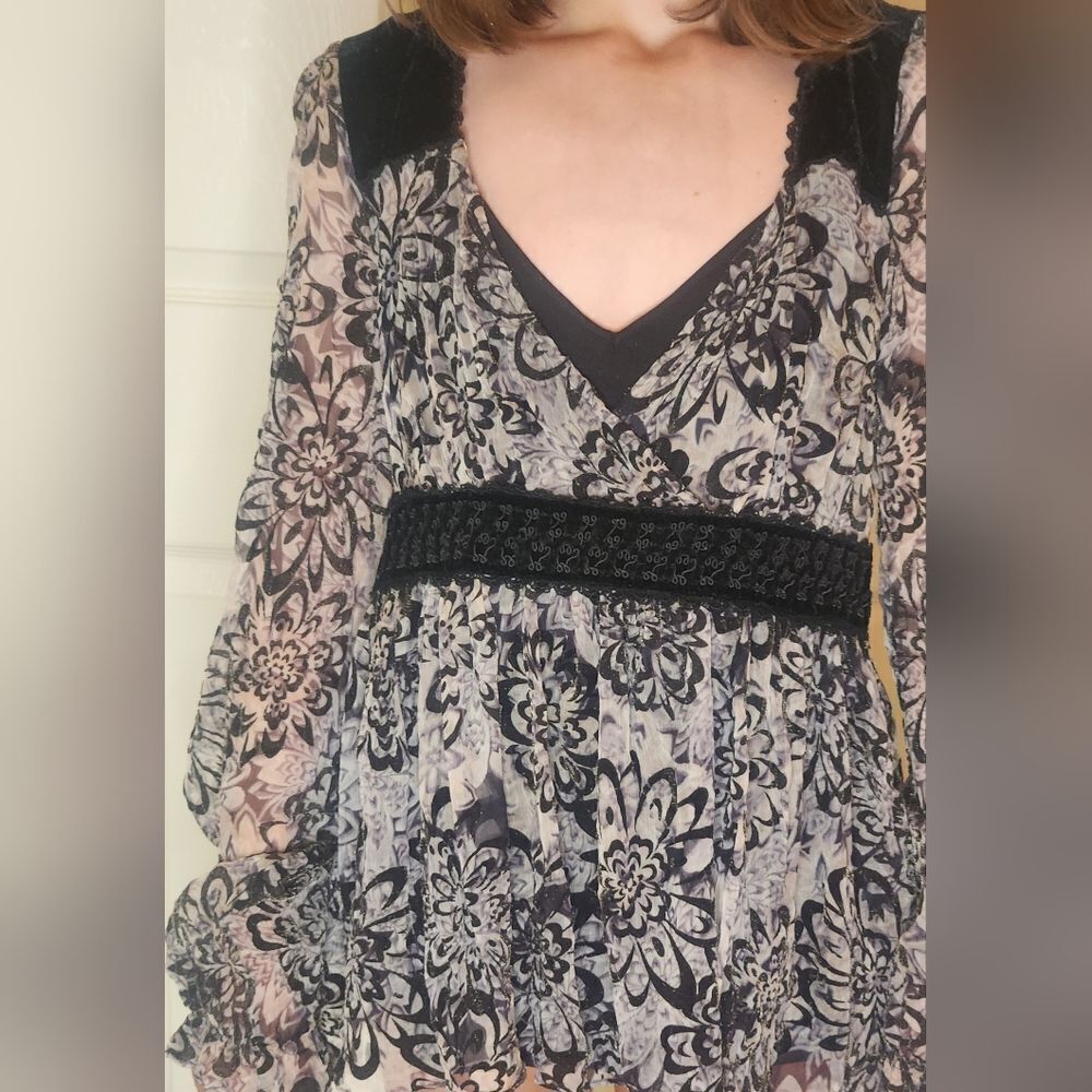 Eci 8 Gray Black 100% SILK LSlv Zipp Flocking Floral Print V-neck Women Blouse